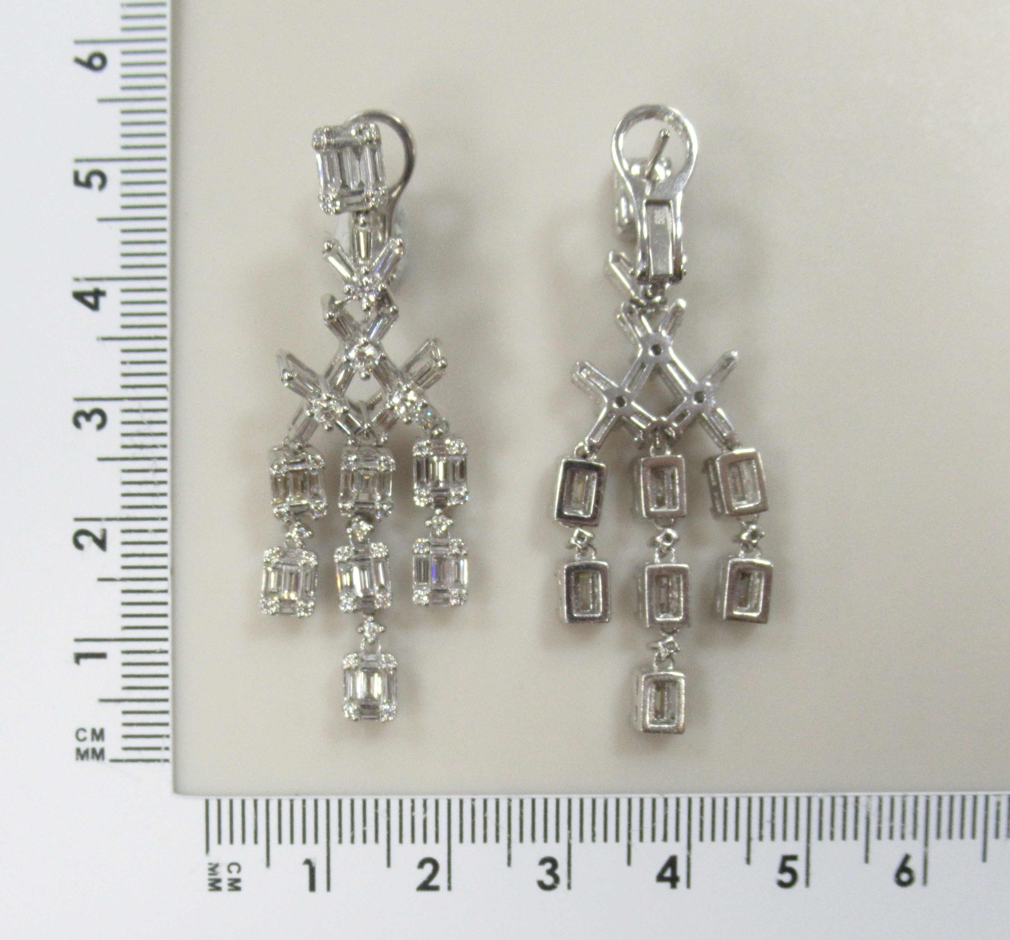 Серьги из белого золота с бриллиантами